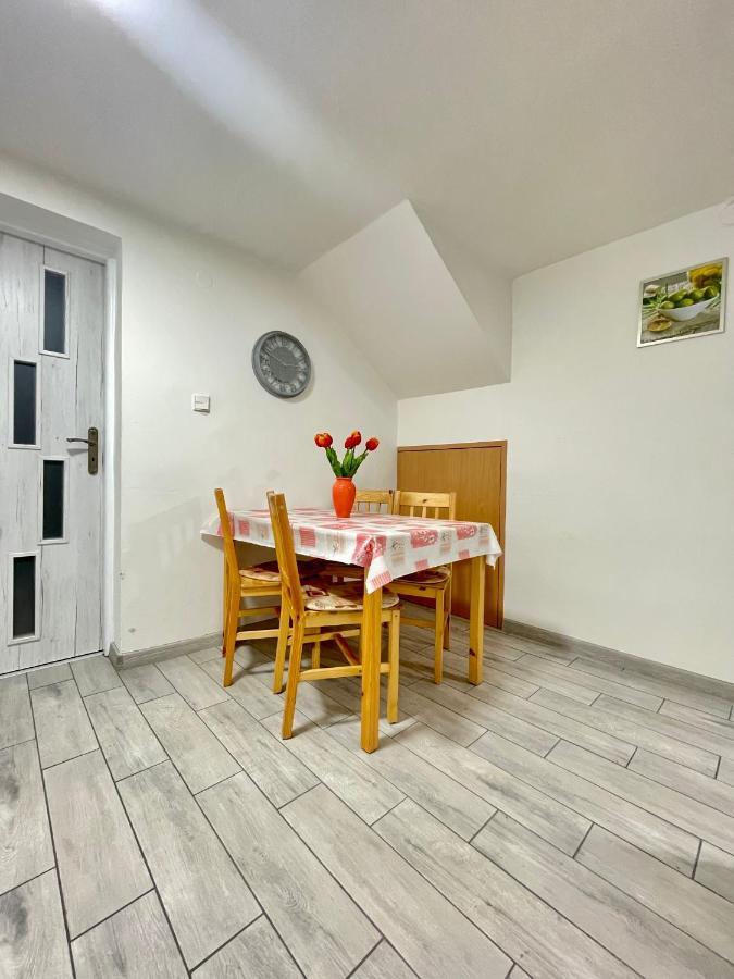 Apartman Klaudia Ruzomberok Buitenkant foto