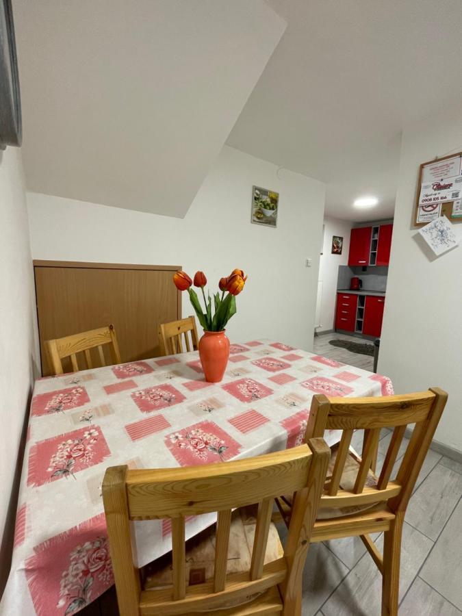 Apartman Klaudia Ruzomberok Buitenkant foto